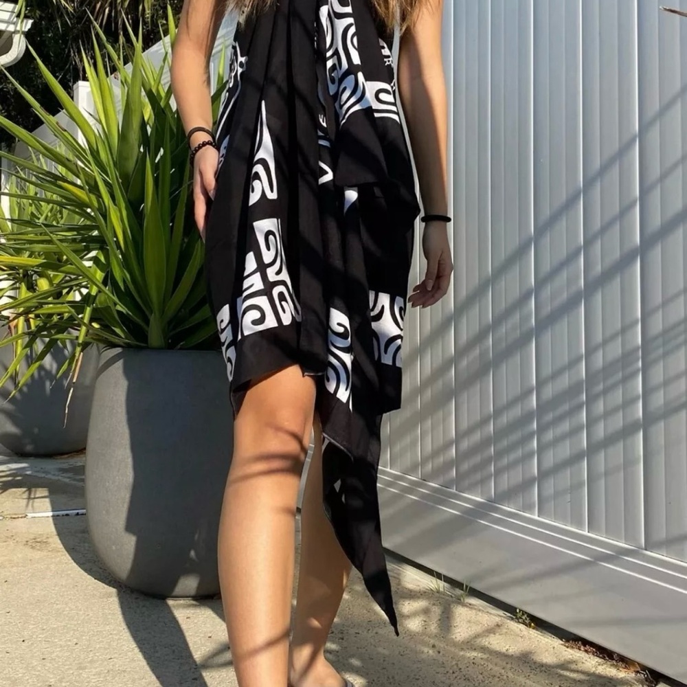 Black and White Patterned Sarong